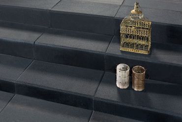 Traptrede 60x30x15 cm indus black kleurecht met facet ( Verpakt op WW pallet)