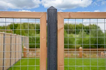 # Douglas betonijzertrellis, 90 x 180 cm, met maas 7,5 x 7,5 cm, in raamwerk 4,5 x 7 cm, onbehandeld