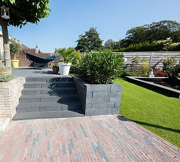 Traptrede 60x30x15 cm indus black kleurecht met facet ( Verpakt op WW pallet)