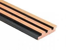 Douglas geschaafd triple profiel met afgeschaafde voorzijde 2,5 X 14 X 400 cm, zwart gespoten.