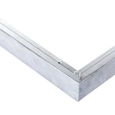 Aluminium daktrimset recht t.b.v. plat dak, maximale dakmaat 905 x 450 cm.