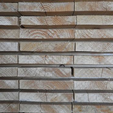 # Steigerplank Vuren 32x200mm  ongeband - Fijnbezaagd FSC mix 70% - Lengte 500 cm