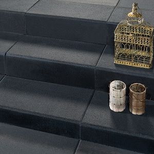 Traptrede 60x30x15 cm indus black kleurecht met facet ( Verpakt op WW pallet)